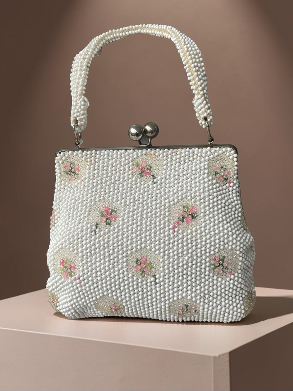 1950s White Beaded Floral Evening Handbag Wide Mouth Kiss Lock Purse